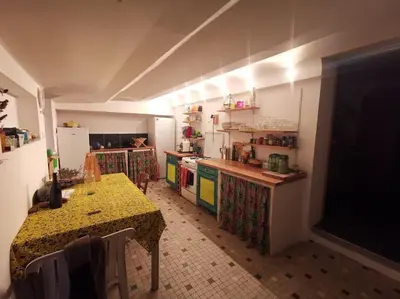 Cuisine ou kitchenette dans l'établissement Le Vingt-Six