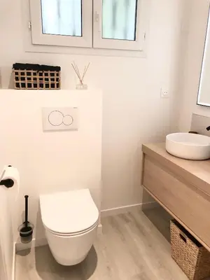 Salle de bains dans l'établissement La Palaine, maison à 150m de la mer