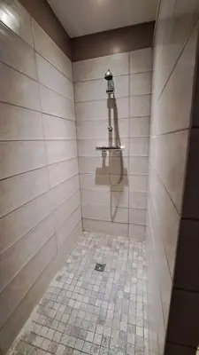 Salle de bains dans l'établissement Les Chambres d'Isa, 15km du Puy du Fouu