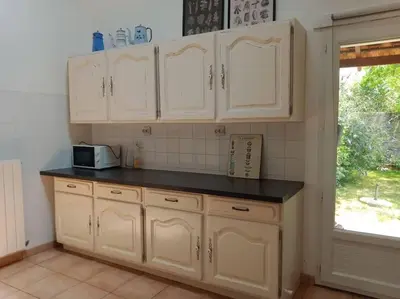 Cuisine ou kitchenette dans l'établissement Gîte 80 m2 au calme et 20 mn de la mer