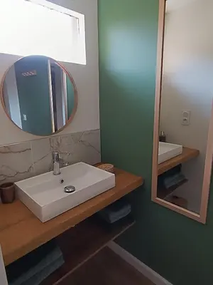Salle de bains dans l'établissement Le petit duplex des barres