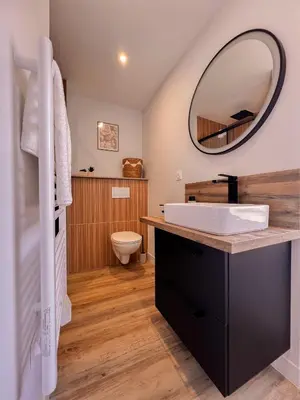 Salle de bains dans l'établissement Au Roupillon du Canal