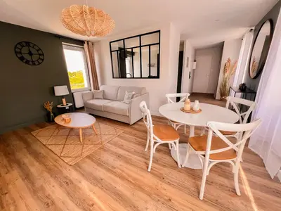 Coin salon dans l'établissement Au Roupillon du Canal