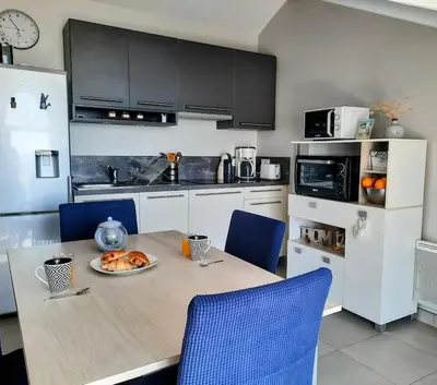 Cuisine ou kitchenette dans l'établissement Cap sur l'océan