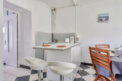 Cuisine ou kitchenette dans l'établissement Échappée à 400m de la plage des Sableaux