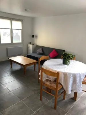 Coin salon dans l'établissement Logement T2 avec terrasse idéal Loire à vélo