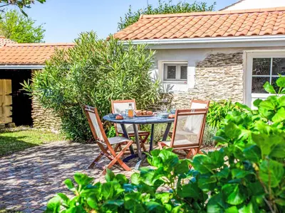 Jardin de l'établissement Holiday Home La Goélette by Interhome