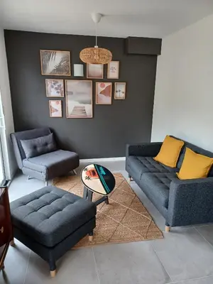 Coin salon dans l'établissement La Piastre Location à la semaine