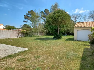 Jardin de l'établissement La Piastre Location à la semaine