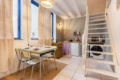 Cuisine ou kitchenette dans l'établissement Duplex industriel sur l'île de Nantes