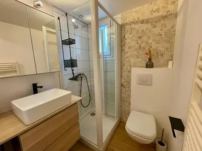 Salle de bains dans l'établissement Lumineux duplex plage à pied