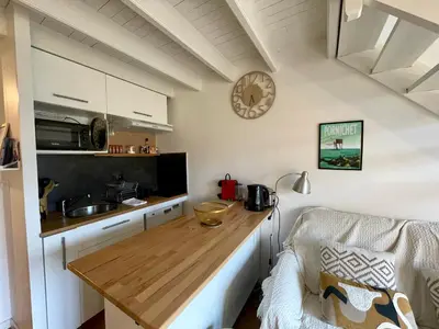 Cuisine ou kitchenette dans l'établissement Lumineux duplex plage à pied