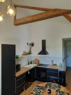 Cuisine ou kitchenette dans l'établissement gîte grange le Kulmino