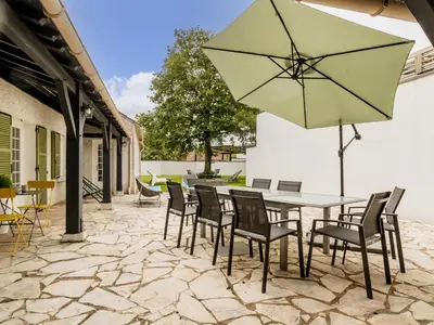 Terrasse ou espace extérieur de l'établissement Maison de charme avec jardin près de Nantes, 4 chambres, wifi, équipements bébé et babyfoot - FR-1-306-1272