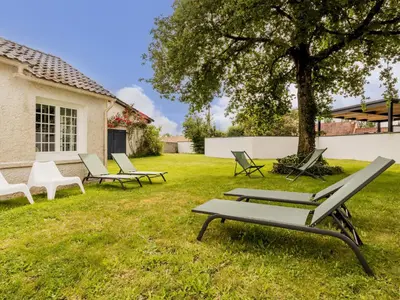 Jardin de l'établissement Maison de charme avec jardin près de Nantes, 4 chambres, wifi, équipements bébé et babyfoot - FR-1-306-1272