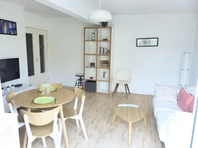Télévision ou salle de divertissement dans l'établissement Chézine, T2 au calme avec balcon, 2pers et parking