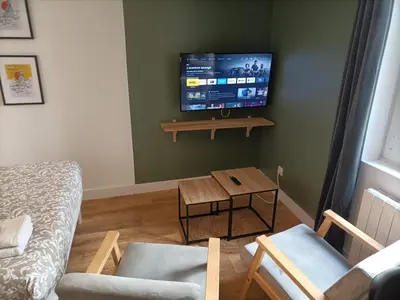 Télévision ou salle de divertissement dans l'établissement Studio Ceineray 2pers