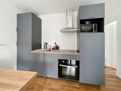 Cuisine ou kitchenette dans l'établissement L'Atelier Bleu - Cosy et Lumineux