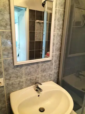 Salle de bains dans l'établissement PETITE MAISON 2 PIECES POUR 4 à 5 personnes