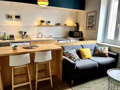 Cuisine ou kitchenette dans l'établissement Studio Le Sanlecque, Wifi Tv 2personnes