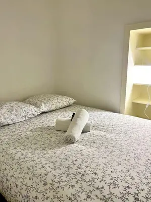 Un ou plusieurs lits dans un hébergement de l'établissement Le Pilori 2pers, chambre séparée, Tv et Wifi