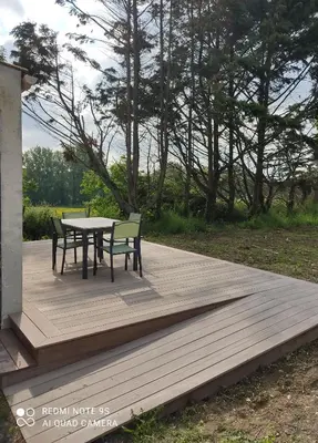Jardin de l'établissement Gîtes des Colombières Piscine & Spa