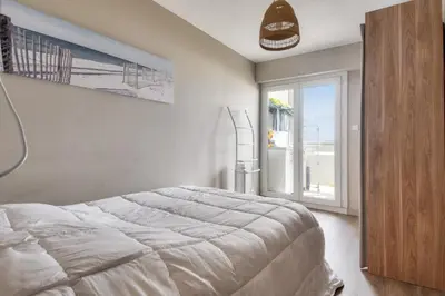 Un ou plusieurs lits dans un hébergement de l'établissement Vue sur mer et pieds dans l'eau