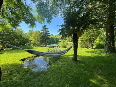 Jardin de l'établissement Gîte du Séquoia - Paisible maison de campagne