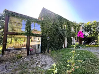 Jardin de l'établissement Gîte du Séquoia - Paisible maison de campagne