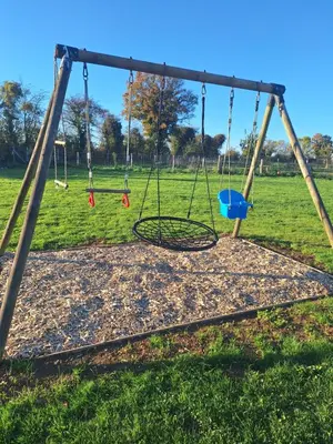 Aire de jeux pour enfants de l'établissement Au Cœur Des Champs