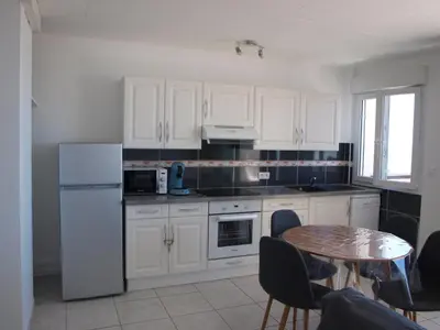 Cuisine ou kitchenette dans l'établissement Studio bien aménagé à Saint Jean de Monts avec vue sur mer - FR-1-323-425