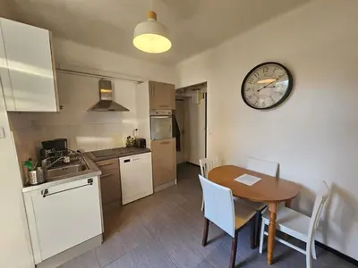 Cuisine ou kitchenette dans l'établissement proche centre calme jardin privé
