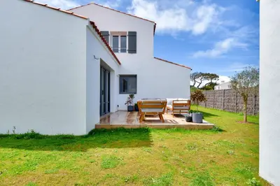 Jardin de l'établissement maison neuve- 6 adultes & 4 enfants - 350m plage