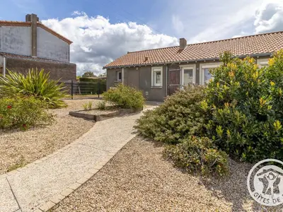 Jardin de l'établissement Charmante Maison de Plain-Pied, Proche Commerces et Activités, Entre Nantes et Cholet - FR-1-622-82