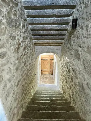Plan de l'établissement Manoir médiéval art déco - Logis des 3 Artistes