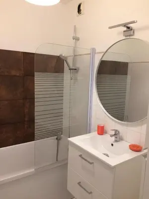Salle de bains dans l'établissement Apartment Nantes Erdre - 3 bedrooms, Parc des Expositions