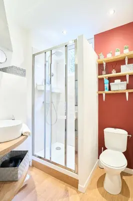 Salle de bains dans l'établissement La Suite des Carmes - Studio cosy