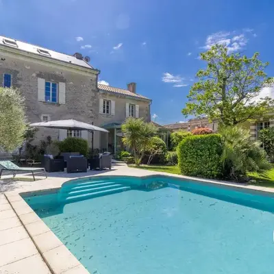 Séjour de charme avec piscine à Saint-Georges-sur-Layon