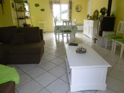 Coin salon dans l'établissement Maison avec Piscine Chauffée, Proche Plage, 3 Chambres, Jardin Clôturé, Wifi Inclus à St Hilaire de Riez - FR-1-652-44