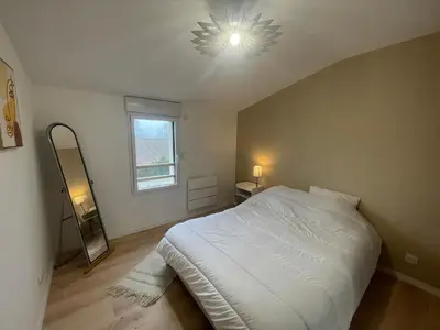 Un ou plusieurs lits dans un hébergement de l'établissement Location d un logement de 45m2 et d une CH chez l habitant