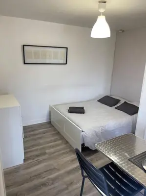 Un ou plusieurs lits dans un hébergement de l'établissement Lazare Home
