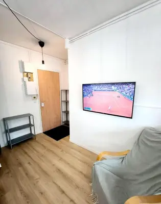 Télévision ou salle de divertissement dans l'établissement Kon kerne