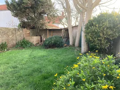 Jardin de l'établissement Maison pêcheur centre Saint Gilles Croix de Vie avec ménage et draps inclus