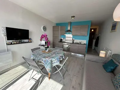 Télévision ou salle de divertissement dans l'établissement Appartement Studio cabine, 4 couchages, face à la mer - FR-1-224C-304