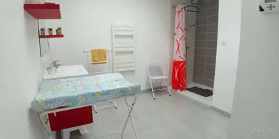 Salle de bains dans l'établissement Très belle maison avec SPA extérieur