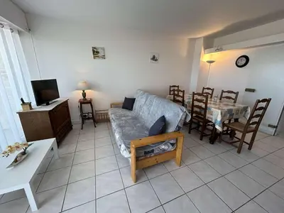 Télévision ou salle de divertissement dans l'établissement Appartement face mer avec balcon, 3 pièces, 6 couchages à Saint-Jean-de-Monts - FR-1-224C-307