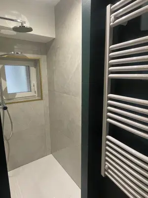 Salle de bains dans l'établissement Maison du Chêne