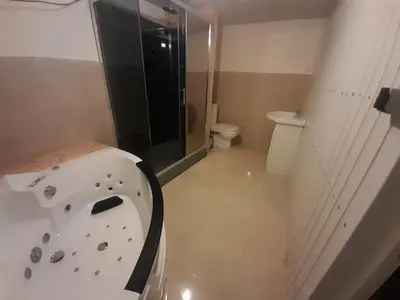 Salle de bains dans l'établissement Le Zébresse
