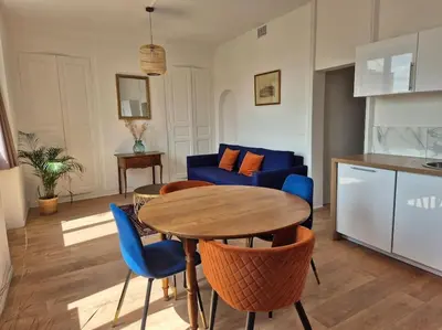 Cuisine ou kitchenette dans l'établissement Le prospère - wifi - central