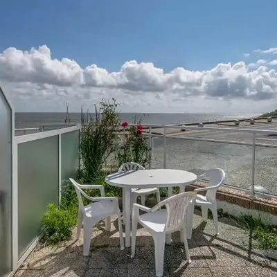 Appart avec terrasse et vue mer - 30m de la plage